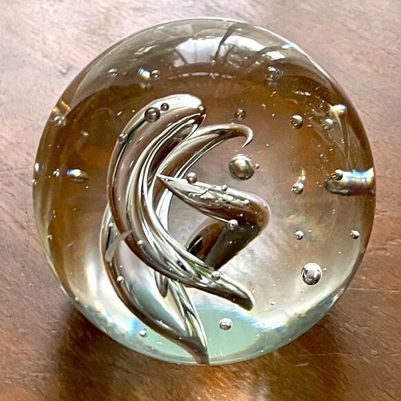 Clear Art Glass Paperweight with Swirl & Bubbles 3.25"‎ - Picture 1 of 3